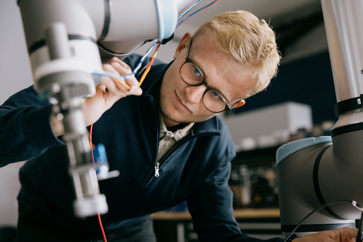 an industry first: a dual apprenticeship - master’s... Tech launches six new work-integrated Master’s degree programmes