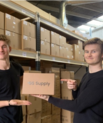 Iværksætterne Christian Møller (tv.) og Mads Krogh Kristensen leverer til både restauranter og take-away, og de laver emballage med de respektive kunders logo på. Foto: GS Supply