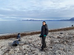 Seniorforsker Stine Slotsbo på Svalbard, hvor Enchytræerne bl.a. findes, link til foto.